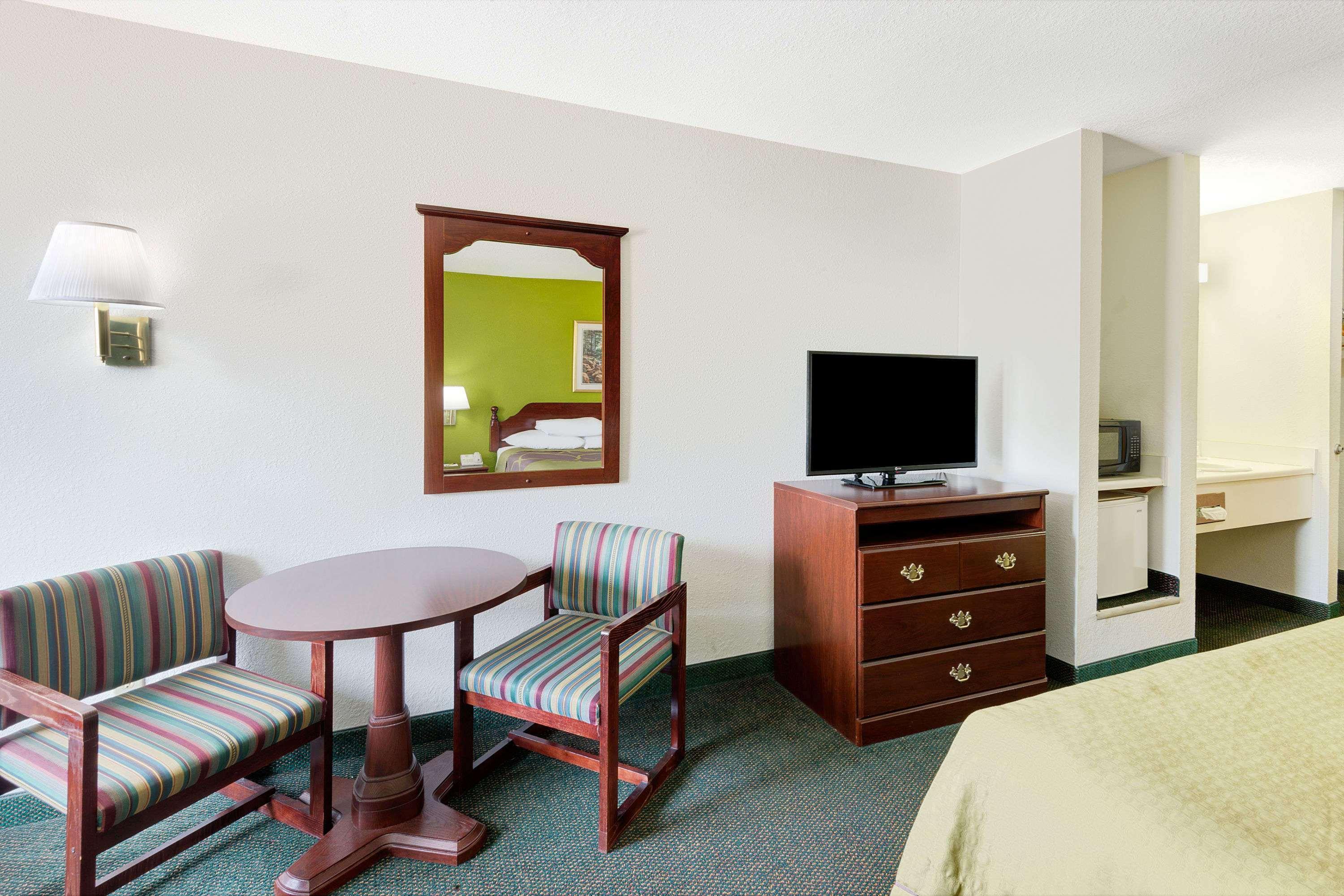 Super 8 By Wyndham De Soto Hotel Exterior photo