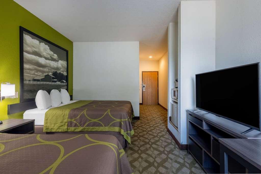 Super 8 By Wyndham De Soto Hotel Room photo
